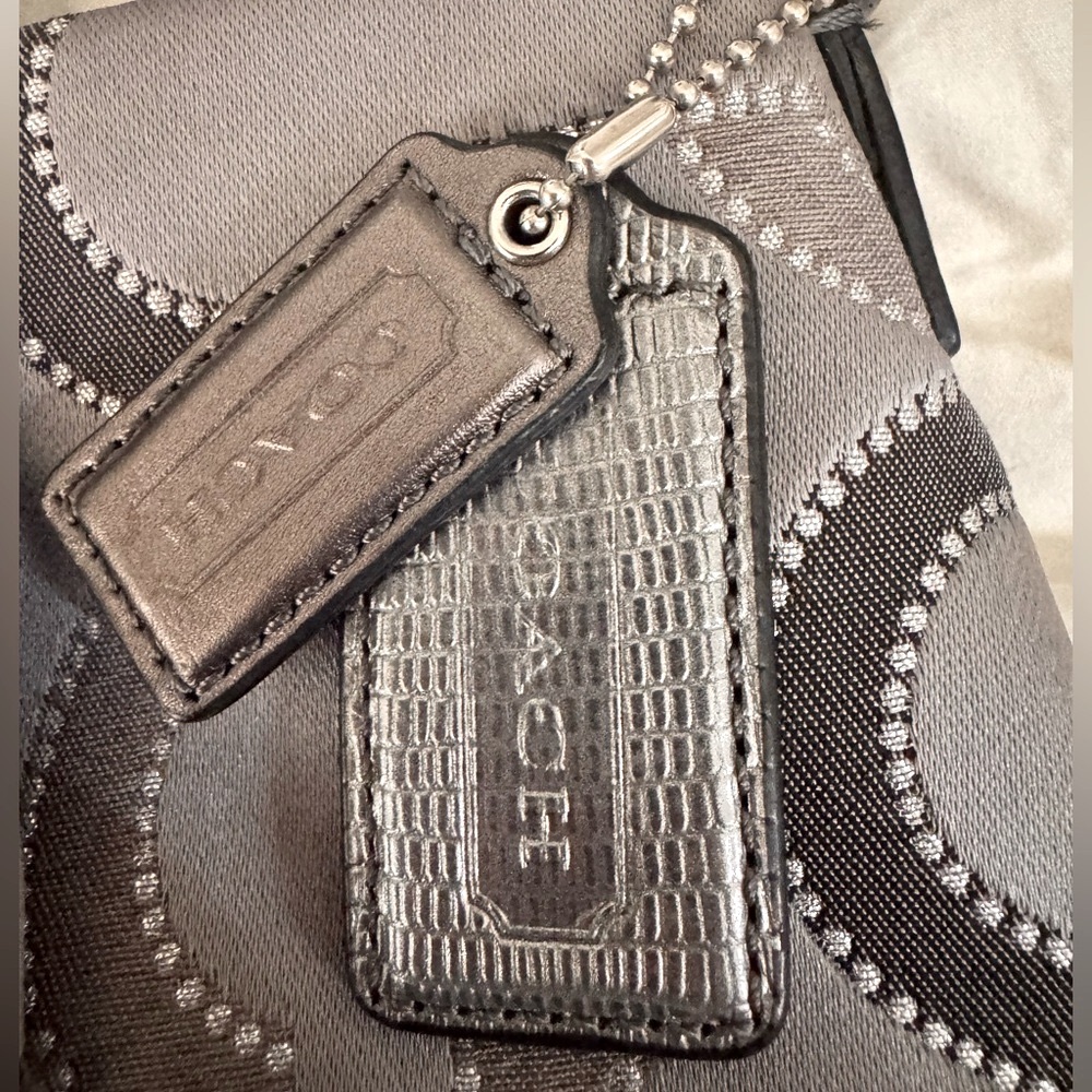 Coach Isabelle Madison silver metallic dotted Op Art Shoulder crossbody bag EUC - Picture 5 of 17